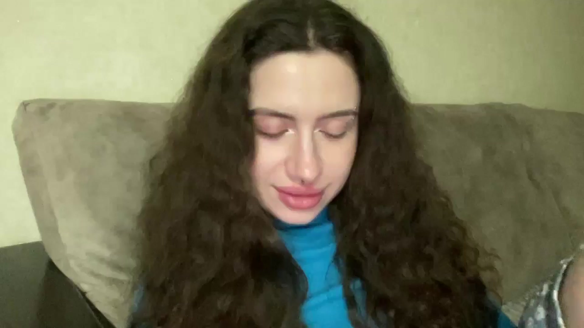 Gallery image thumbnail from CurlyDream's myfreecams stream on, 12/18/2025, 17:10 image 17 of 20