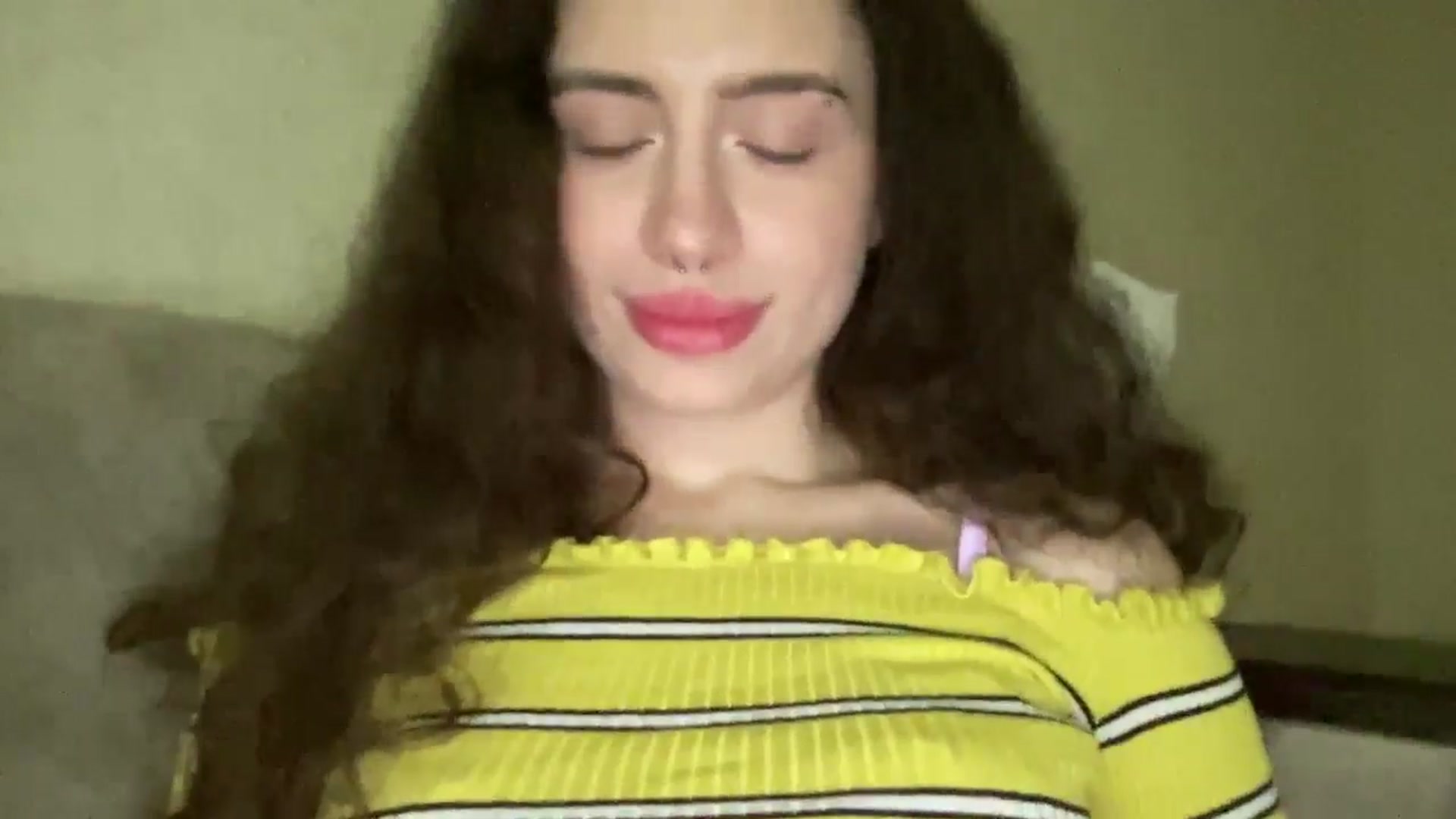 Gallery image thumbnail from CurlyDream's myfreecams stream on, 12/19/2025, 14:46 image 11 of 20