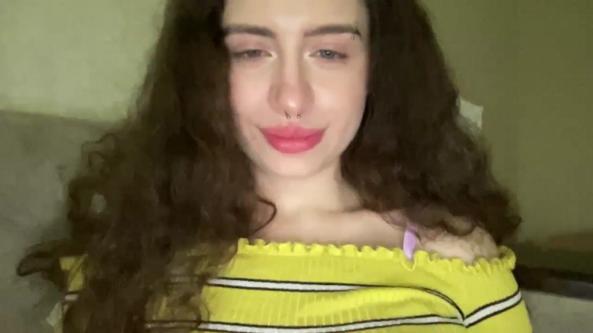 Gallery image thumbnail from CurlyDream's myfreecams stream on, 12/19/2025, 14:46 image 13 of 20