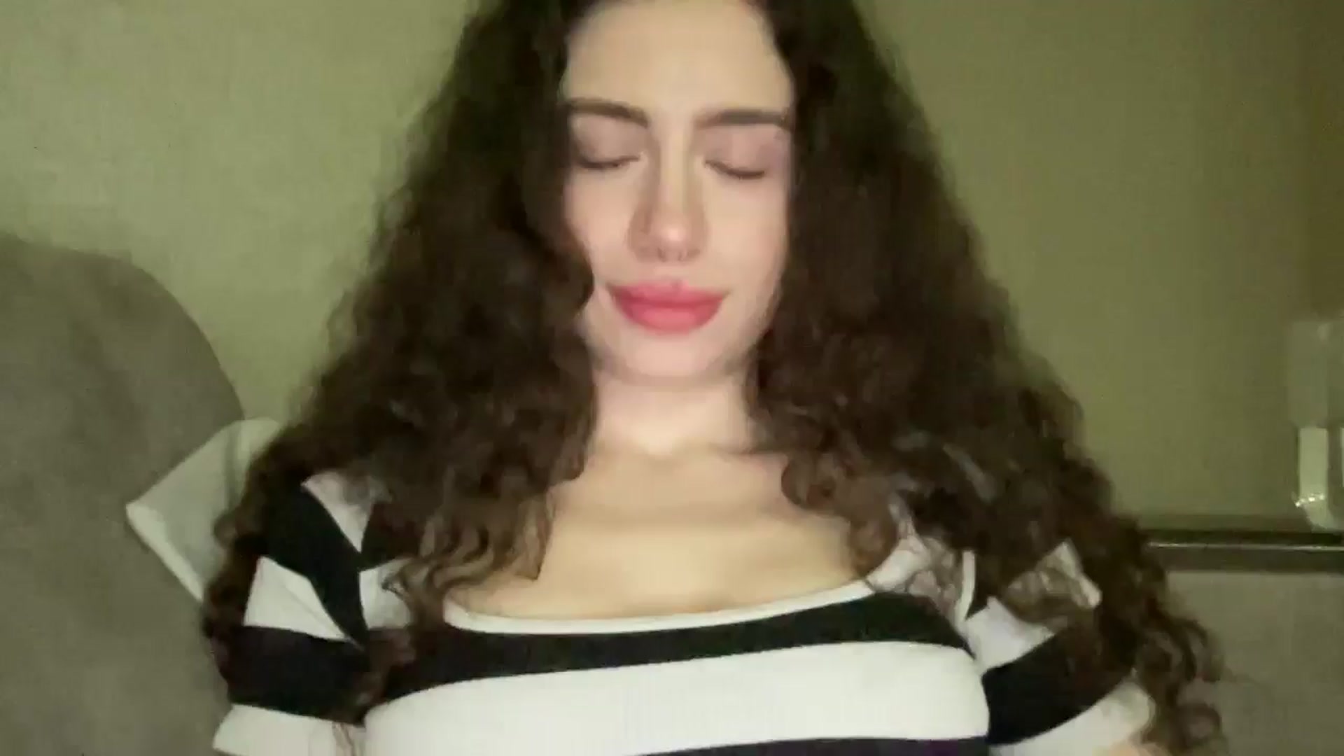 Gallery image thumbnail from CurlyDream's myfreecams stream on, 12/20/2025, 15:00 image 1 of 20