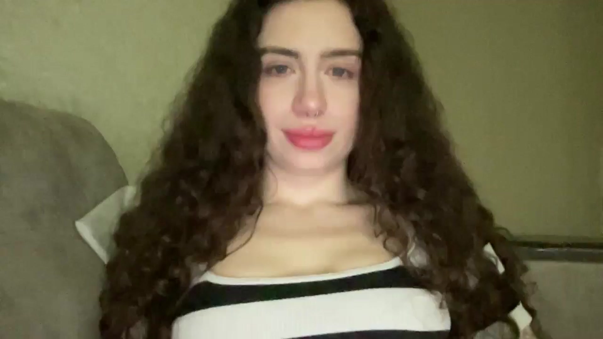 Gallery image thumbnail from CurlyDream's myfreecams stream on, 12/20/2025, 15:00 image 9 of 20