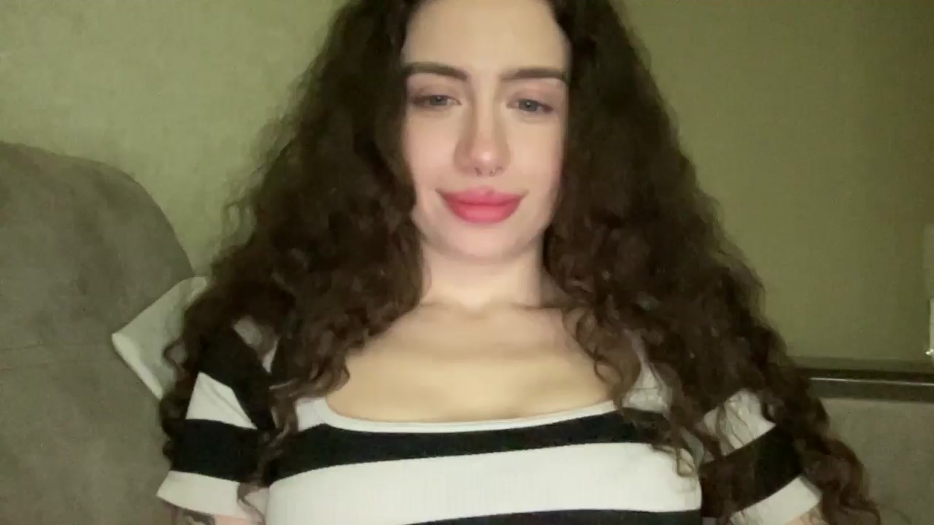 Gallery image thumbnail from CurlyDream's myfreecams stream on, 12/20/2025, 15:00 image 3 of 20