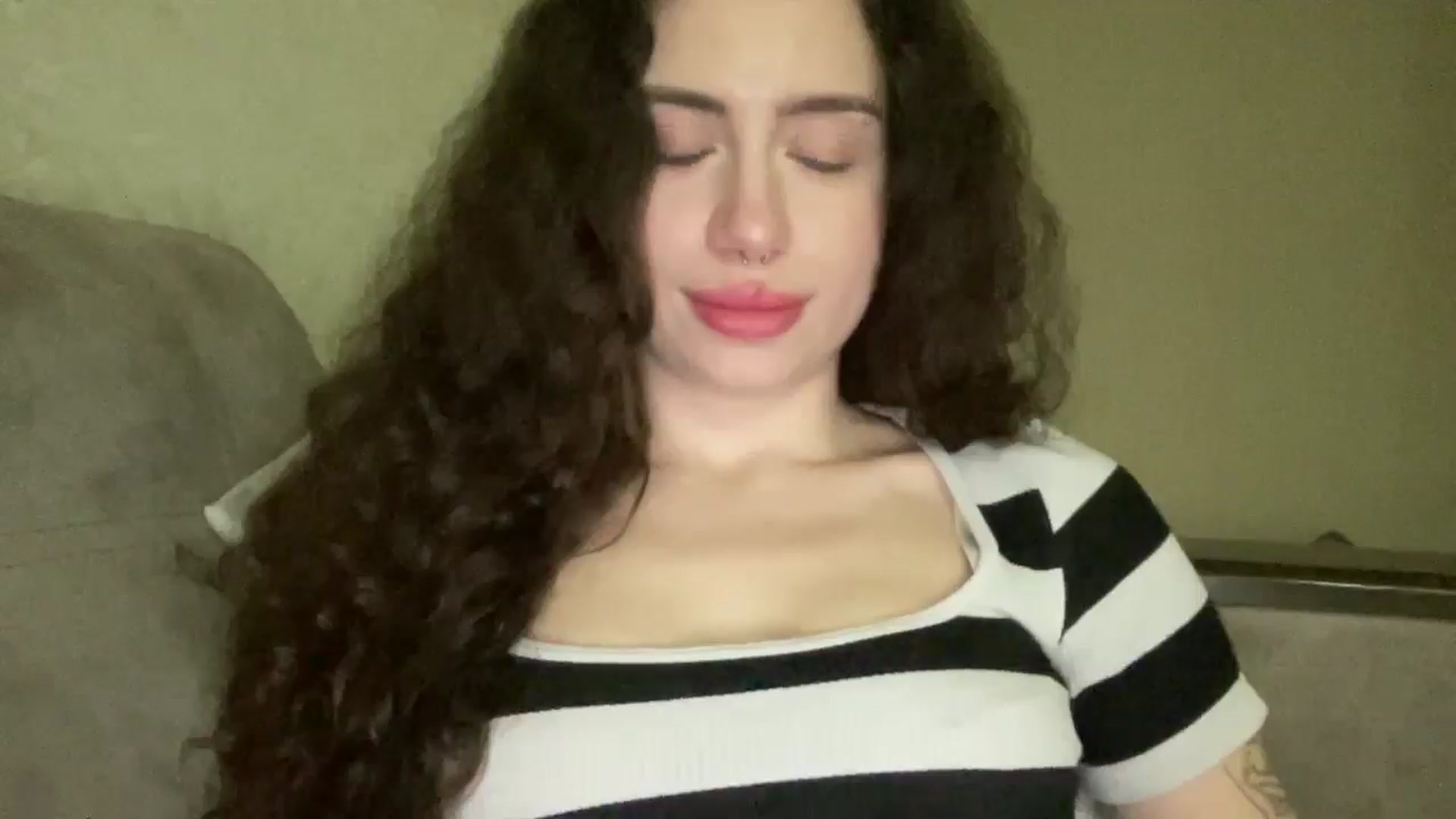 Gallery image thumbnail from CurlyDream's myfreecams stream on, 12/20/2025, 15:00 image 17 of 20
