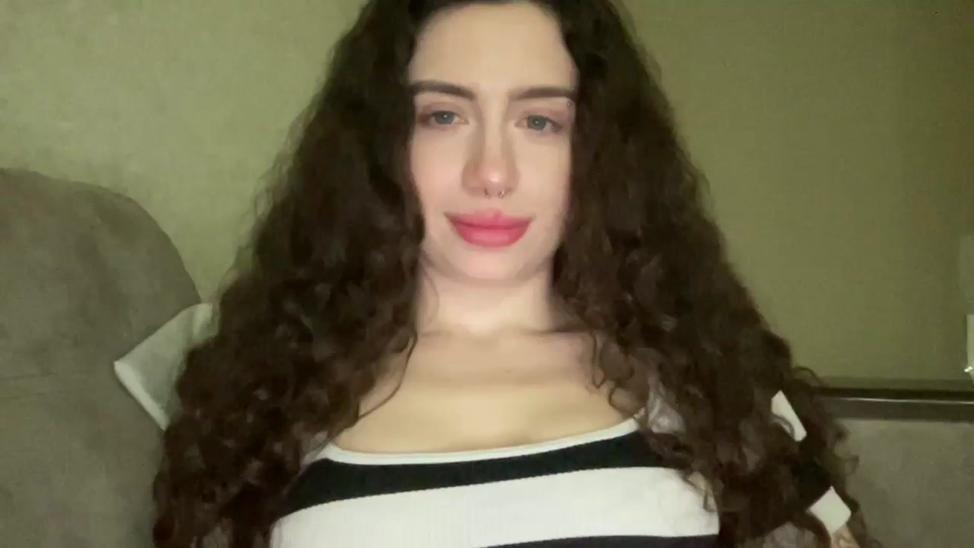 Gallery image thumbnail from CurlyDream's myfreecams stream on, 12/20/2025, 15:00 image 11 of 20