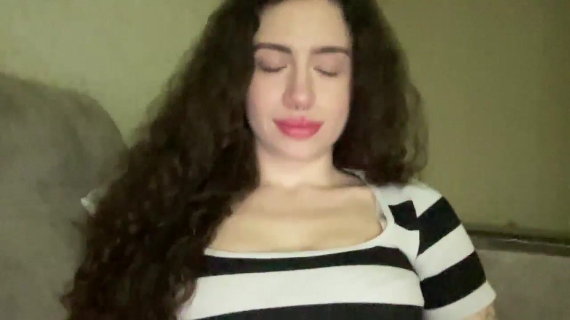Gallery image thumbnail from CurlyDream's myfreecams stream on, 12/20/2025, 15:00 image 19 of 20