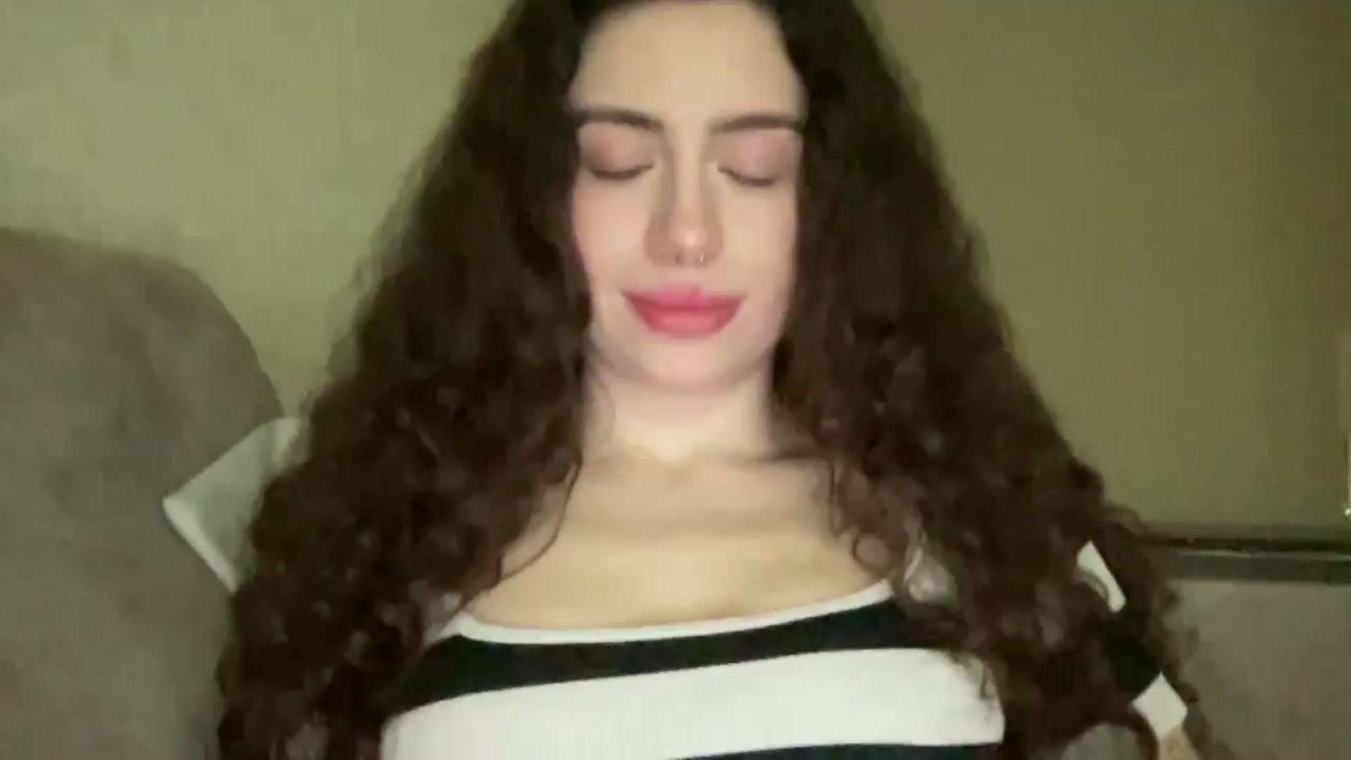 Gallery image thumbnail from CurlyDream's myfreecams stream on, 12/20/2025, 15:00 image 10 of 20