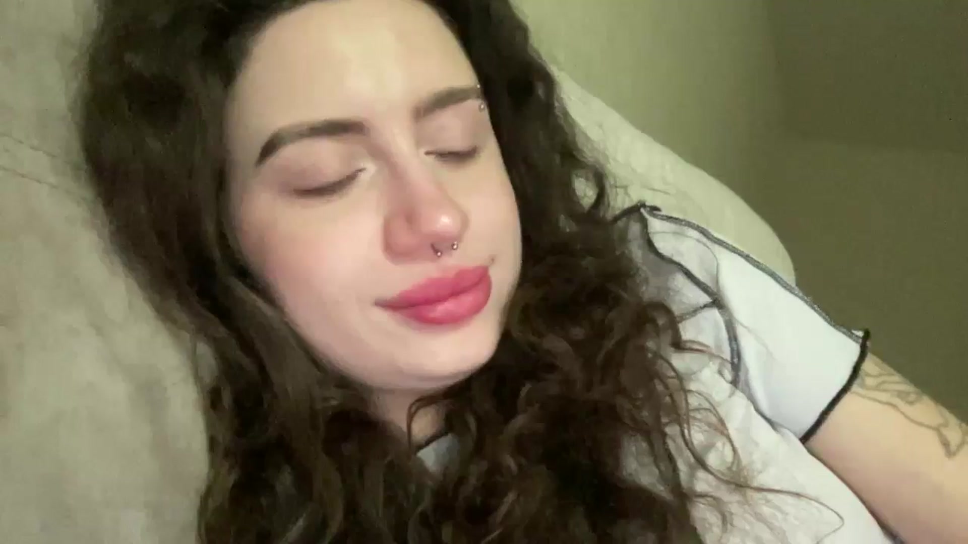 Gallery image thumbnail from CurlyDream's myfreecams stream on, 12/24/2025, 17:35 image 5 of 20