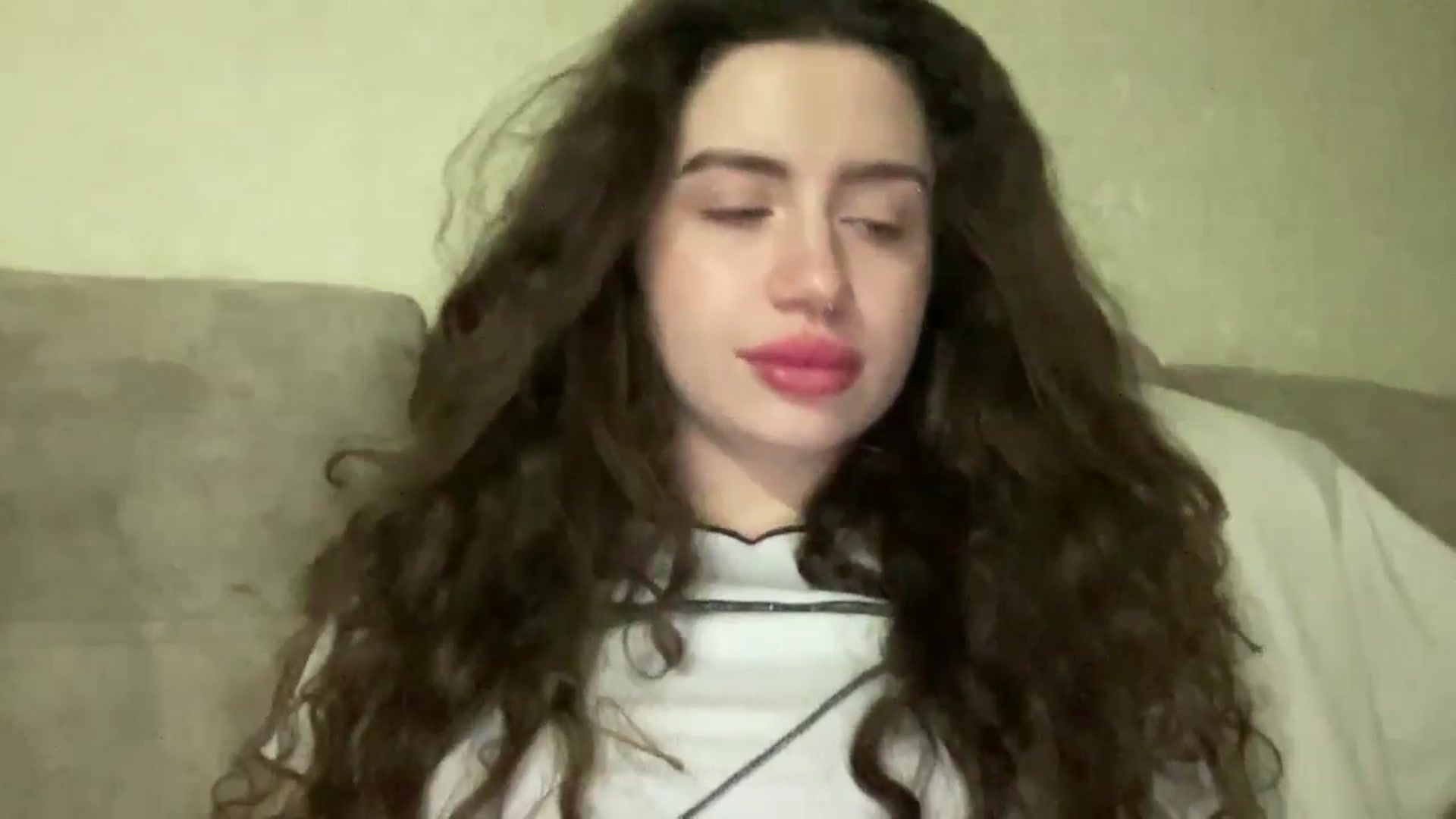 Gallery image thumbnail from CurlyDream's myfreecams stream on, 12/24/2025, 17:35 image 11 of 20
