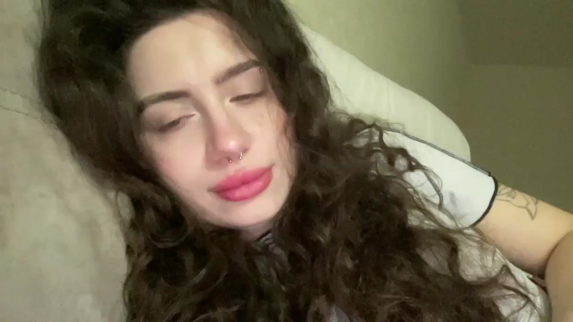 Gallery image thumbnail from CurlyDream's myfreecams stream on, 12/24/2025, 17:35 image 3 of 20