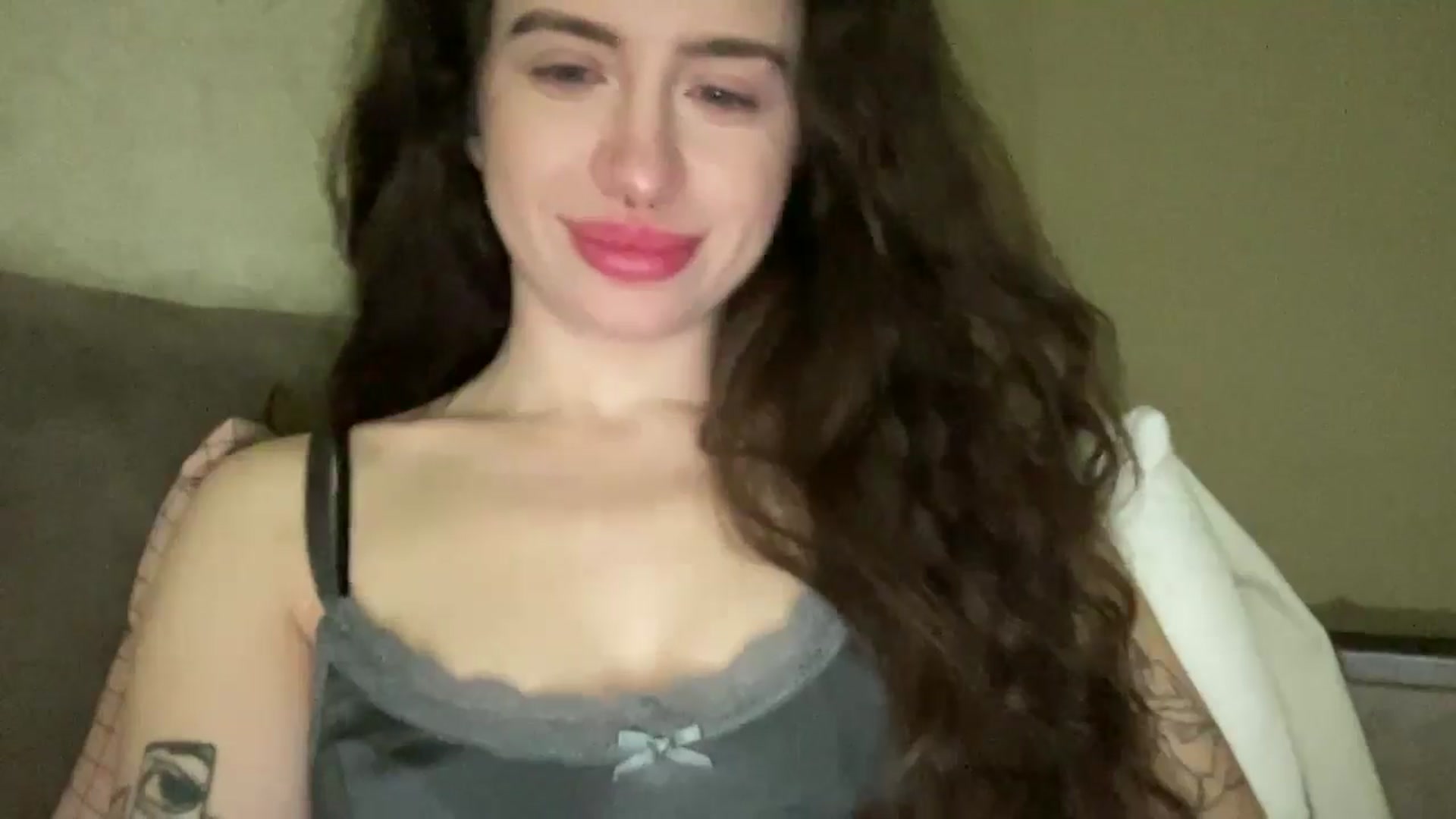Gallery image thumbnail from CurlyDream's myfreecams stream on, 12/29/2025, 19:15 image 5 of 20