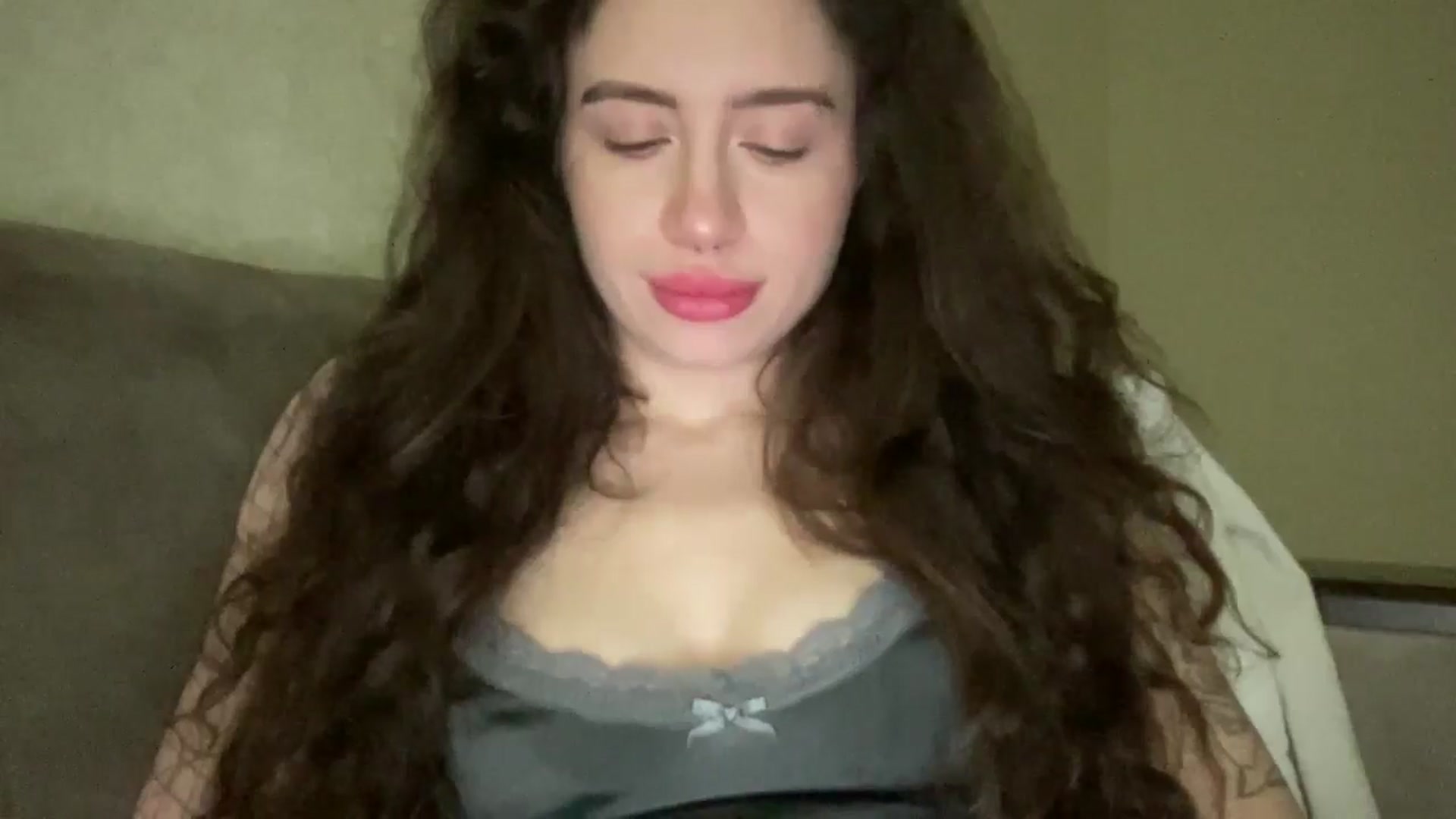Gallery image thumbnail from CurlyDream's myfreecams stream on, 12/29/2025, 19:15 image 13 of 20