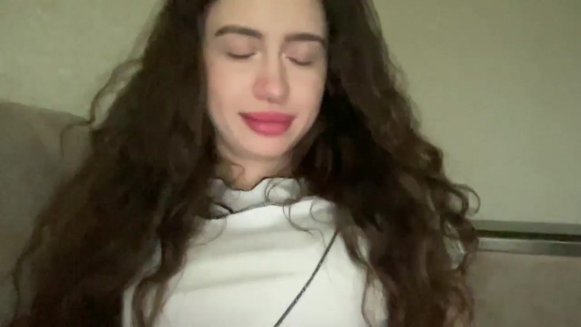 Gallery image thumbnail from CurlyDream's myfreecams stream on, 12/30/2025, 14:35 image 4 of 20