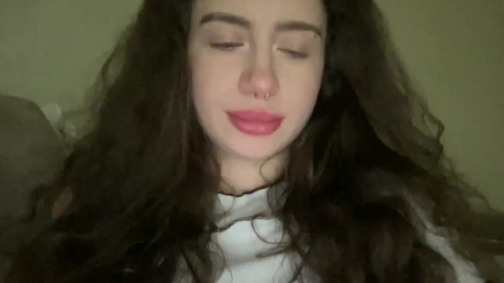 Gallery image thumbnail from CurlyDream's myfreecams stream on, 12/30/2025, 15:17 image 15 of 20