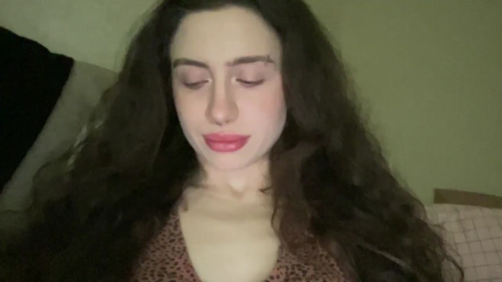 Gallery image thumbnail from CurlyDream's myfreecams stream on, 01/10/2026, 24:01 image 4 of 20