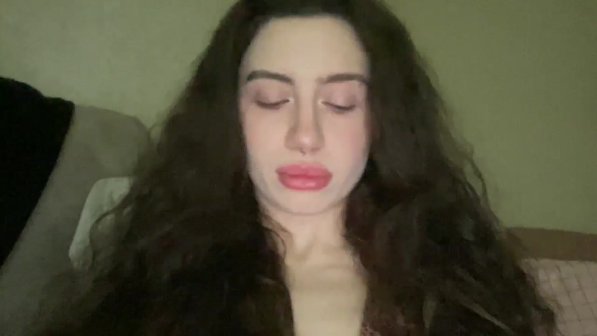 Gallery image thumbnail from CurlyDream's myfreecams stream on, 01/10/2026, 24:01 image 17 of 20