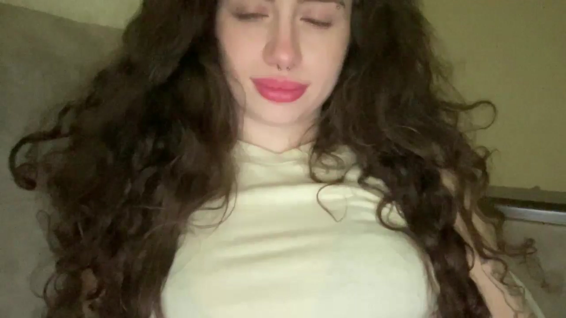Gallery image thumbnail from CurlyDream's myfreecams stream on, 01/14/2026, 23:41 image 18 of 20