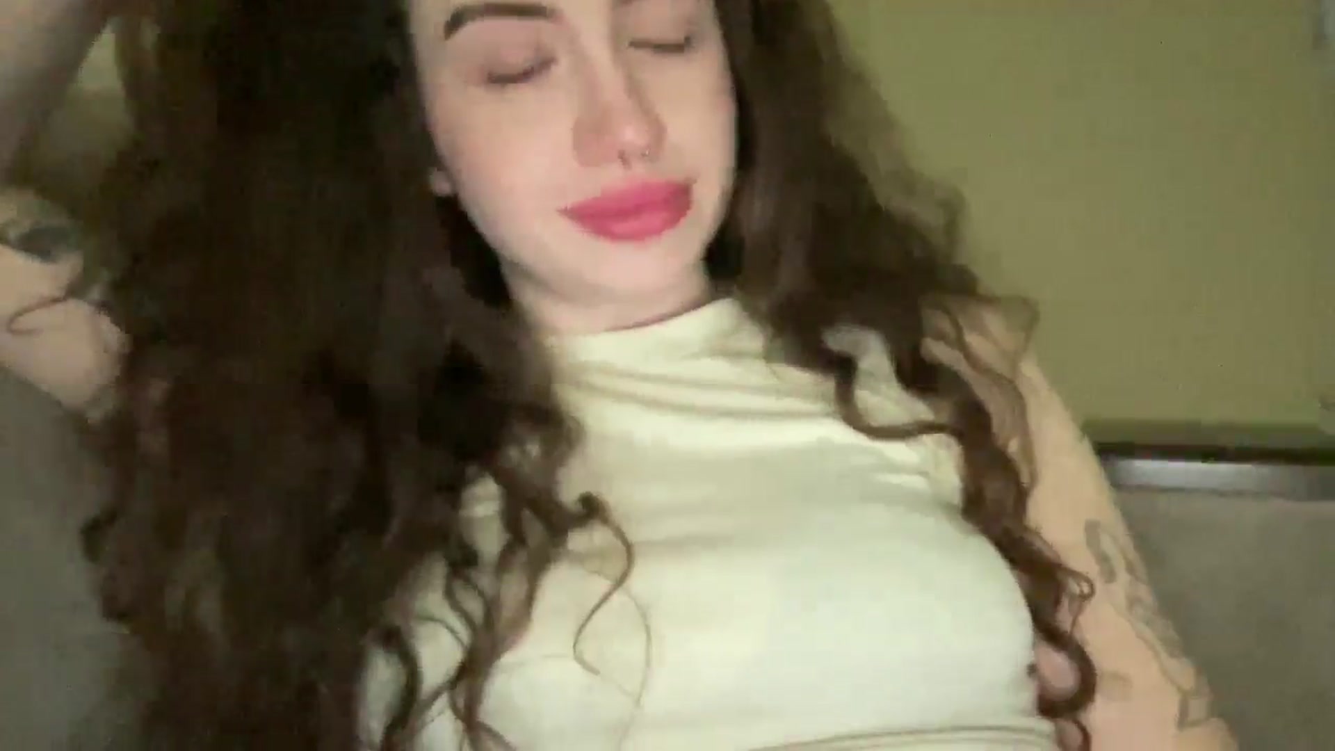 Gallery image thumbnail from CurlyDream's myfreecams stream on, 01/14/2026, 23:41 image 14 of 20