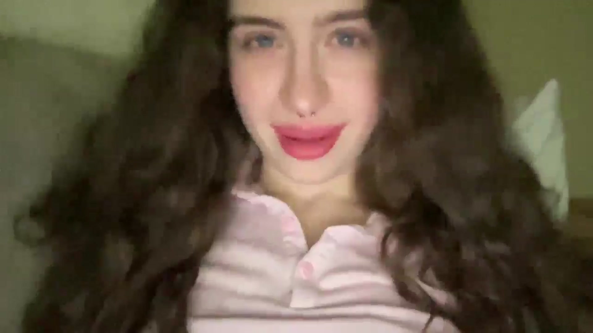 Gallery image thumbnail from CurlyDream's myfreecams stream on, 01/15/2026, 17:53 image 18 of 20