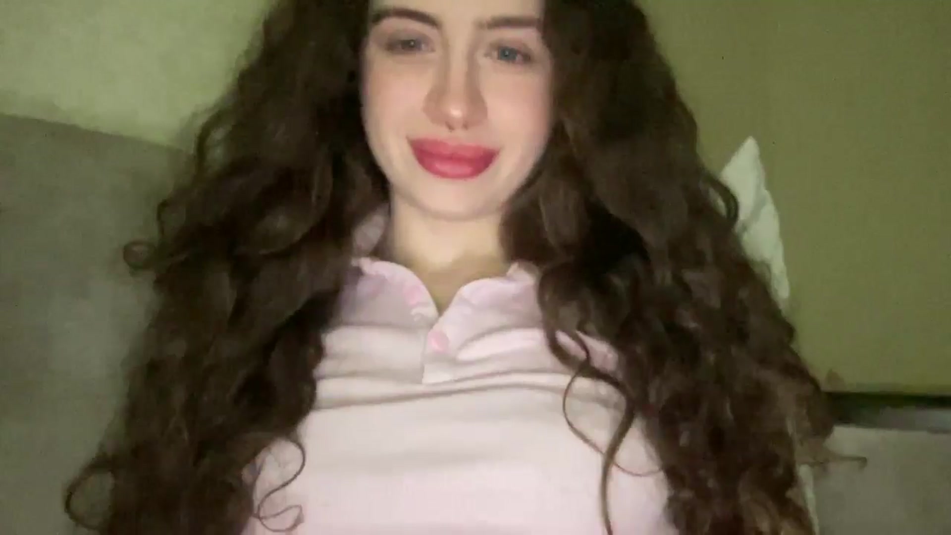 Gallery image thumbnail from CurlyDream's myfreecams stream on, 01/15/2026, 17:53 image 10 of 20