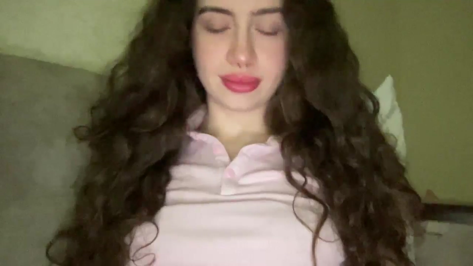 Gallery image thumbnail from CurlyDream's myfreecams stream on, 01/15/2026, 17:53 image 13 of 20