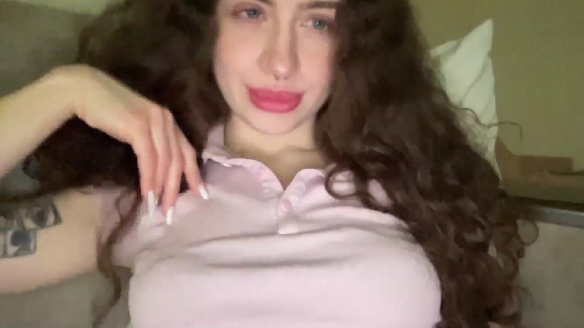 Gallery image thumbnail from CurlyDream's myfreecams stream on, 01/15/2026, 18:15 image 3 of 20