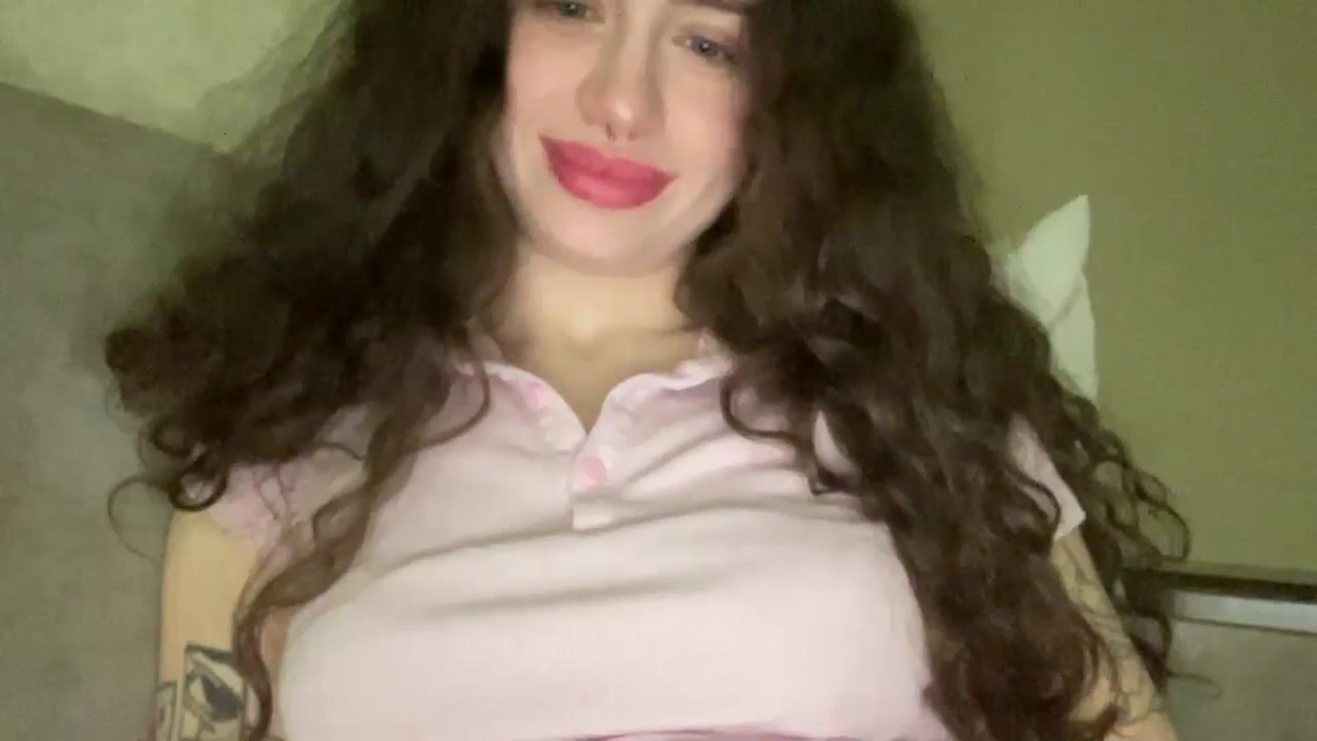 Gallery image thumbnail from CurlyDream's myfreecams stream on, 01/15/2026, 18:15 image 6 of 20