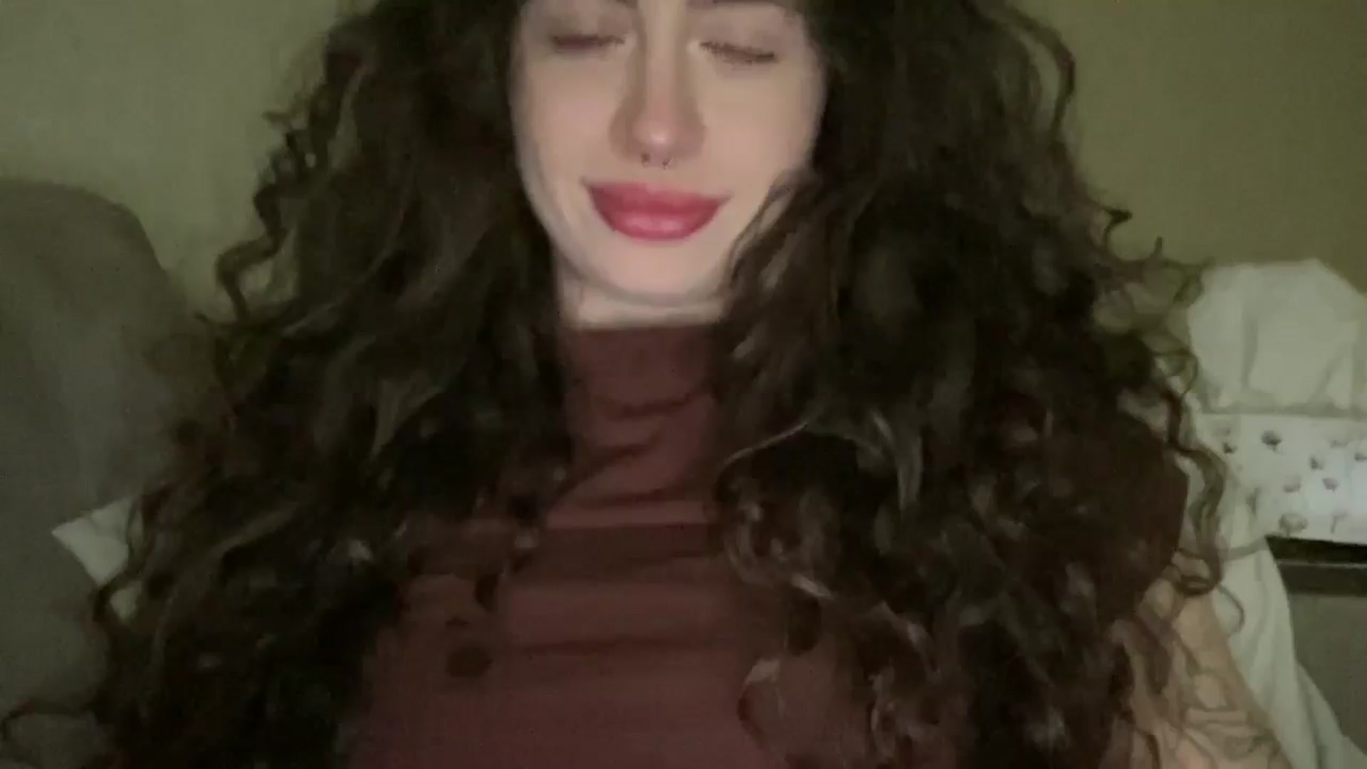 Gallery image thumbnail from CurlyDream's myfreecams stream on, 01/16/2026, 22:03 image 17 of 20