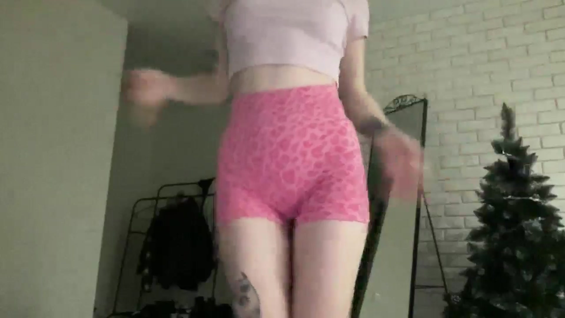 Gallery image thumbnail from CurlyDream's myfreecams stream on, 01/20/2026, 19:15 image 15 of 20