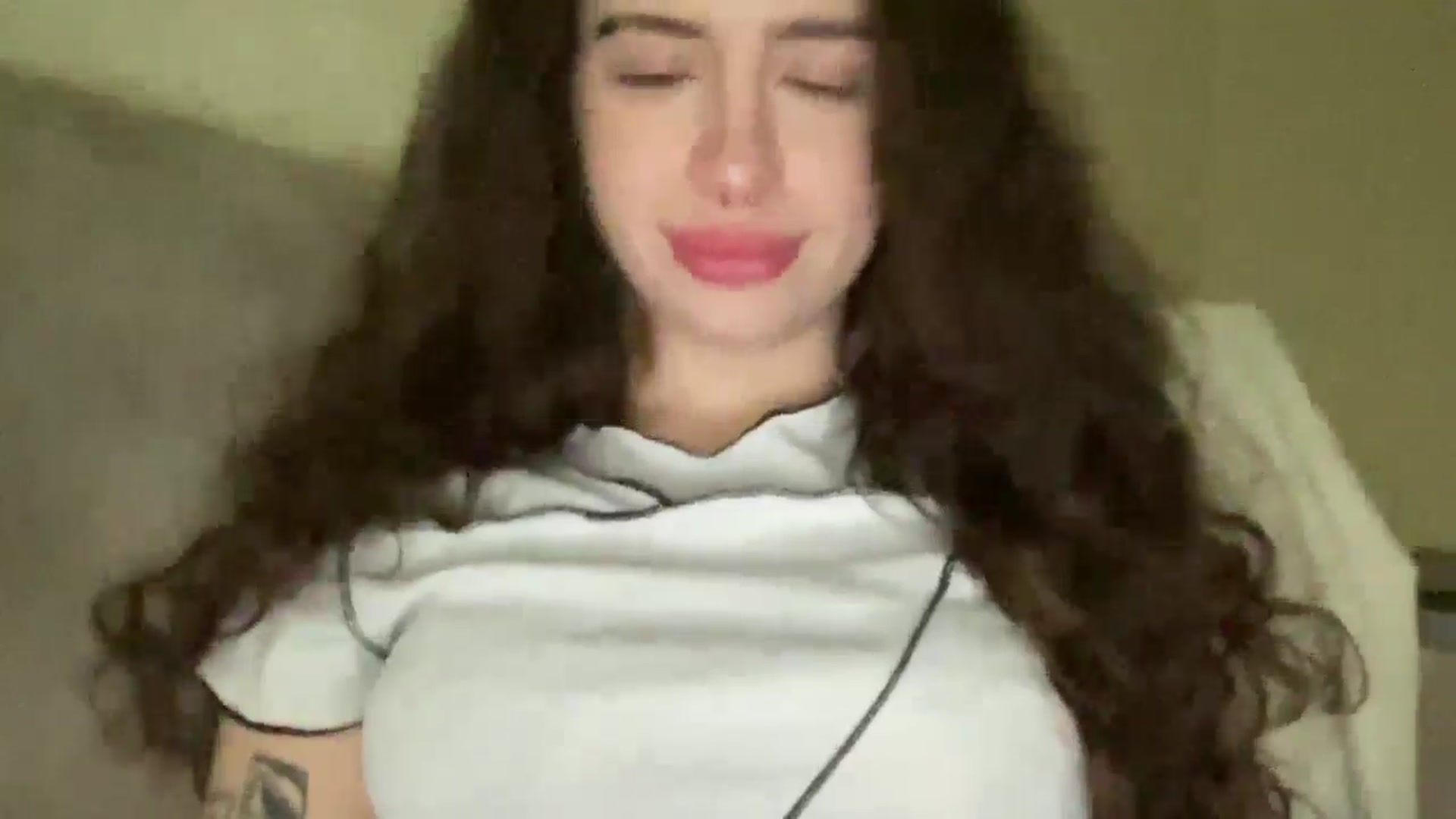 Gallery image thumbnail from CurlyDream's myfreecams stream on, 01/27/2026, 16:27 image 17 of 20