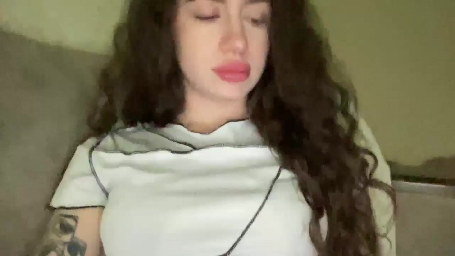 Gallery image thumbnail from CurlyDream's myfreecams stream on, 01/27/2026, 16:27 image 12 of 20