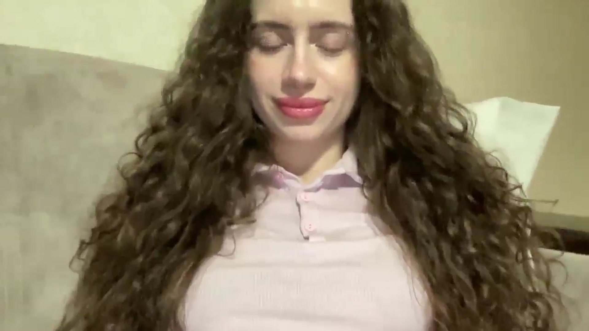 Gallery image thumbnail from CurlyDream's myfreecams stream on, 02/04/2026, 20:10 image 3 of 20