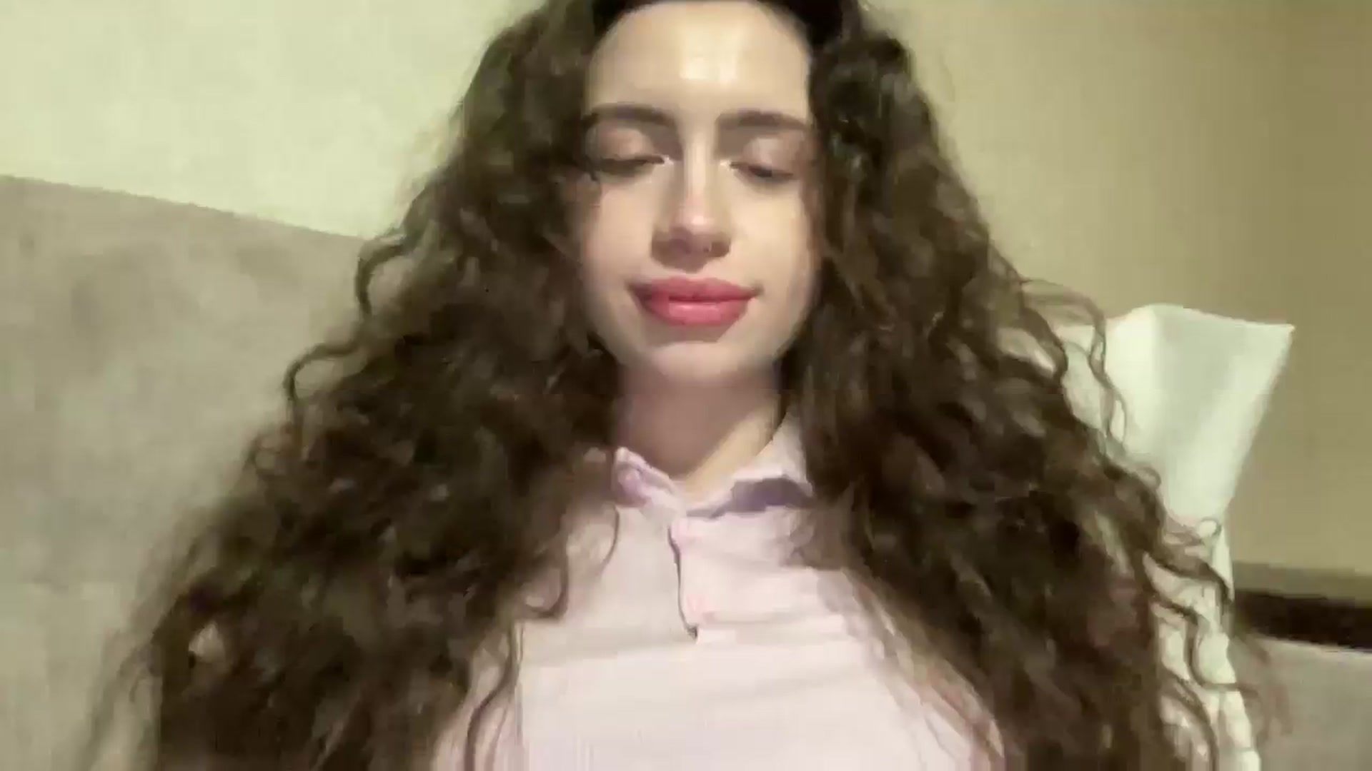 Gallery image thumbnail from CurlyDream's myfreecams stream on, 02/04/2026, 20:10 image 19 of 20