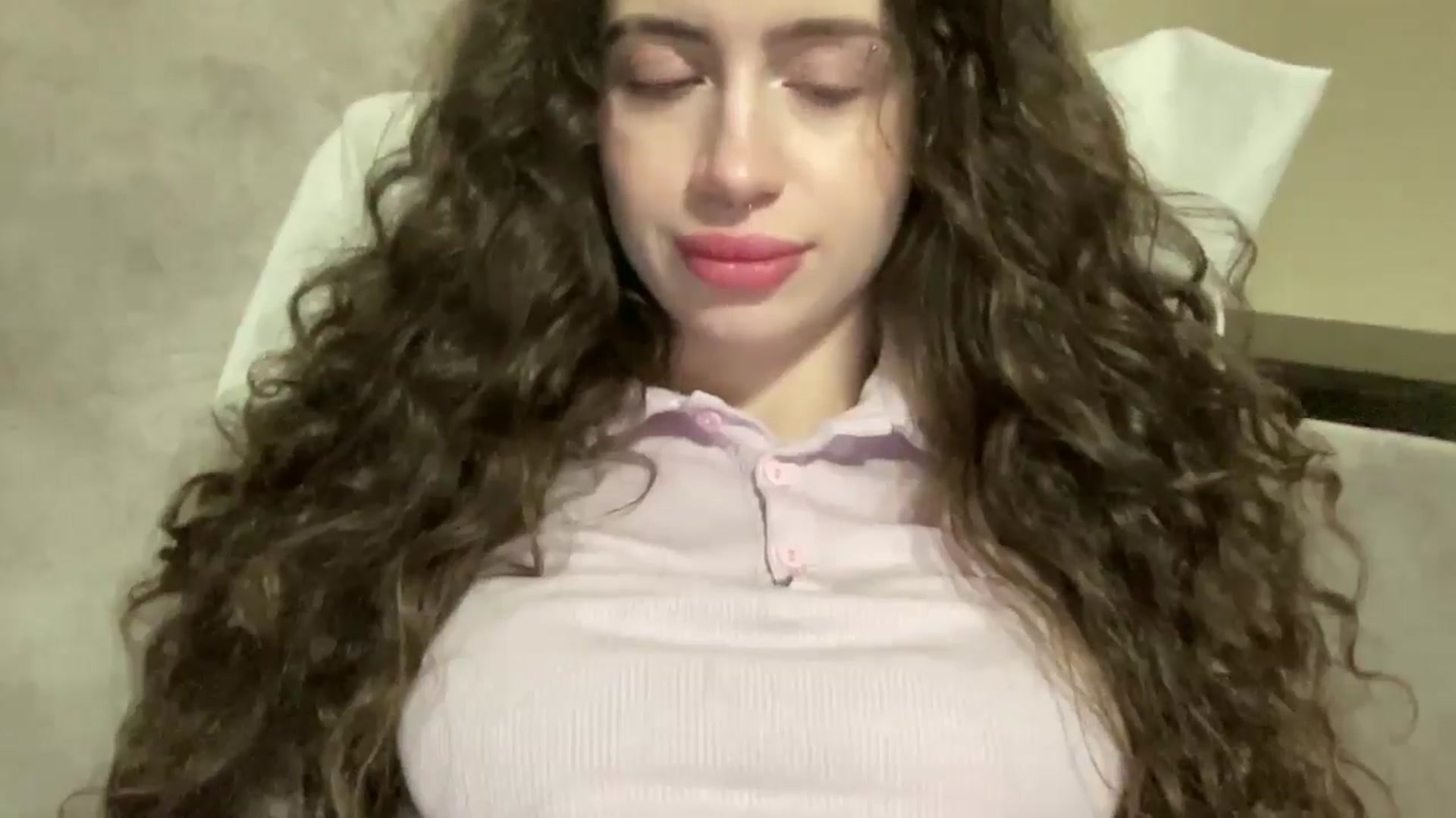 Gallery image thumbnail from CurlyDream's myfreecams stream on, 02/04/2026, 20:10 image 13 of 20