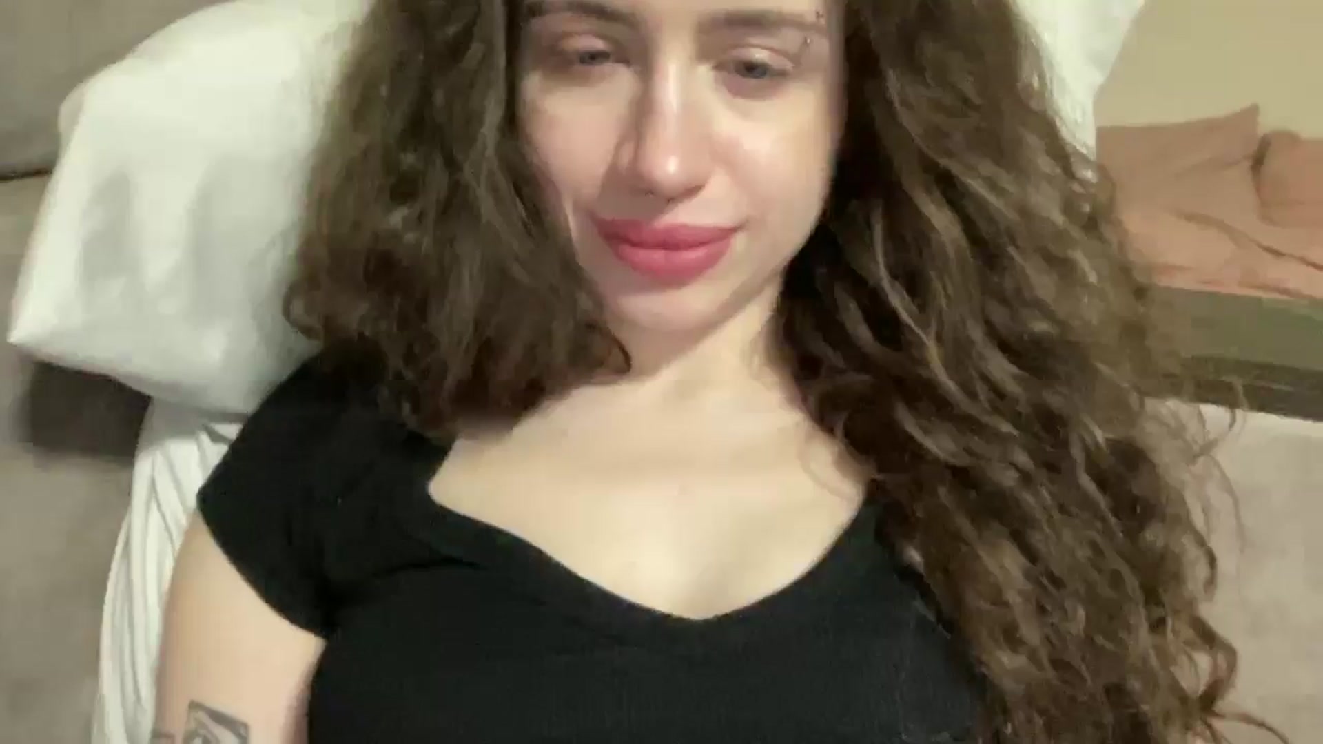 Gallery image thumbnail from CurlyDream's myfreecams stream on, 02/10/2026, 19:13 image 17 of 20