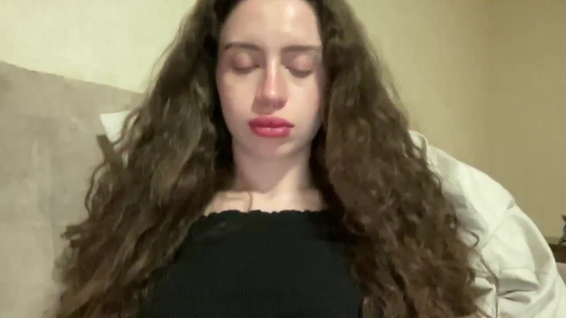 Gallery image thumbnail from CurlyDream's myfreecams stream on, 03/24/2026, 17:23 image 17 of 20
