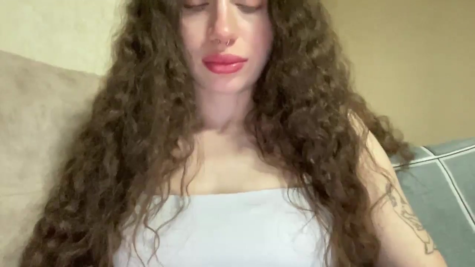 Gallery image thumbnail from CurlyDream's myfreecams stream on, 03/27/2026, 18:40 image 15 of 20