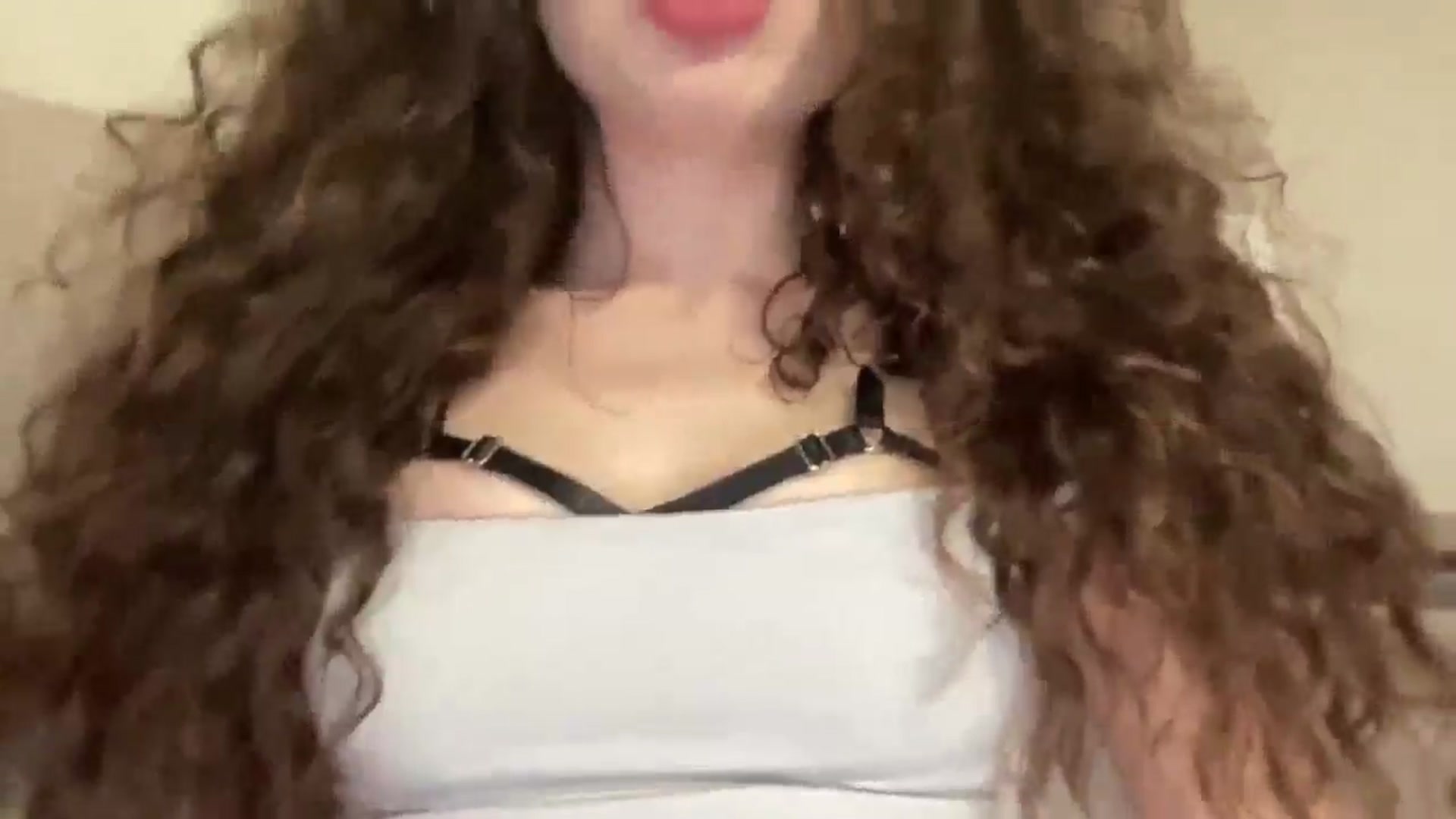 Gallery image thumbnail from CurlyDream's myfreecams stream on, 03/31/2026, 15:31 image 10 of 20