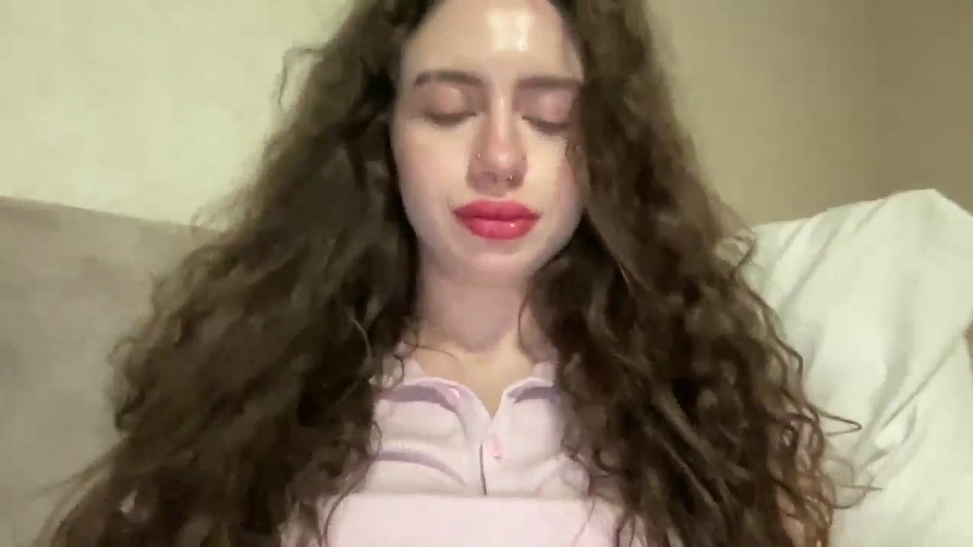 Gallery image thumbnail from CurlyDream's myfreecams stream on, 04/15/2026, 17:29 image 5 of 20