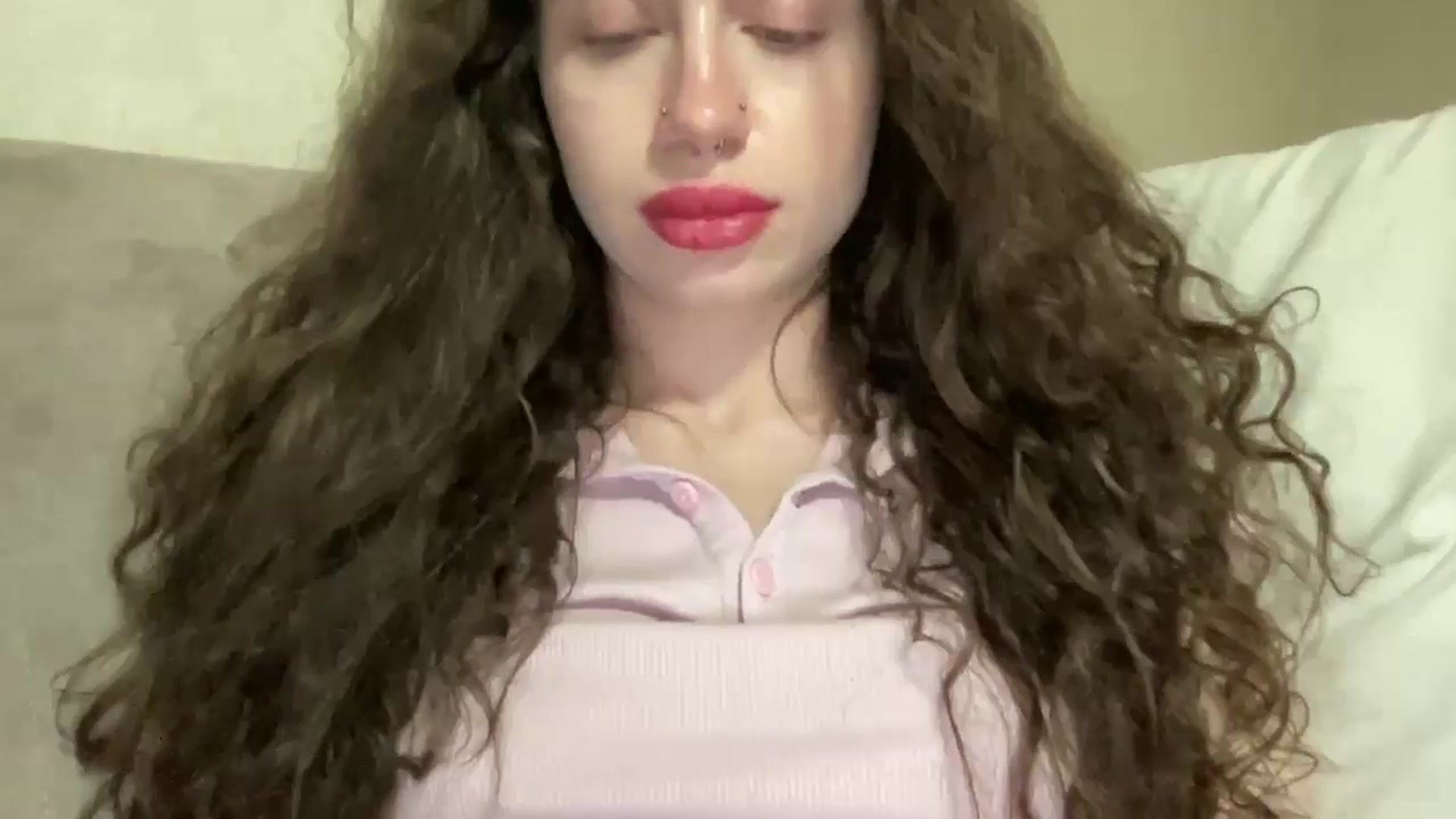 Gallery image thumbnail from CurlyDream's myfreecams stream on, 04/15/2026, 17:29 image 9 of 20