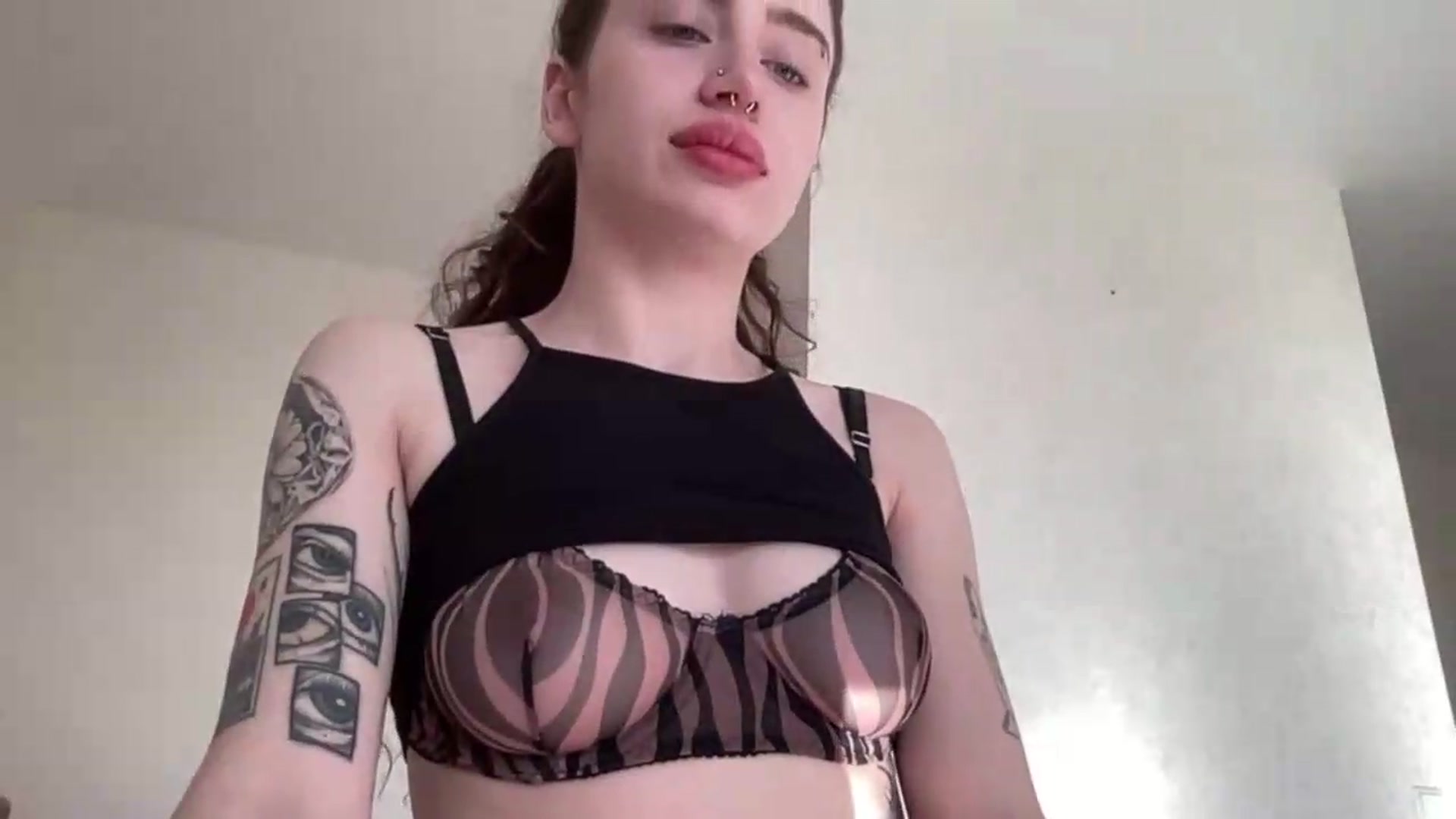 Gallery image thumbnail from CurlyDream's myfreecams stream on, 05/30/2026, 15:44 image 19 of 20