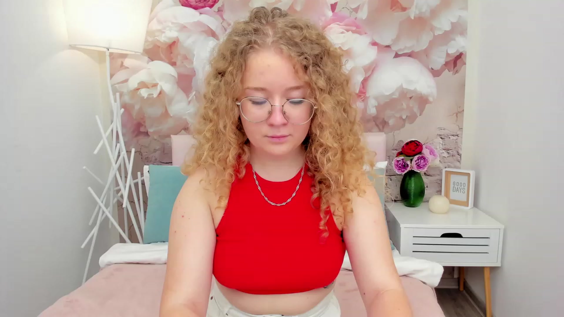 Gallery image thumbnail from CurlyLoverr's myfreecams stream on, 10/21/2023, 14:29 image 3 of 20