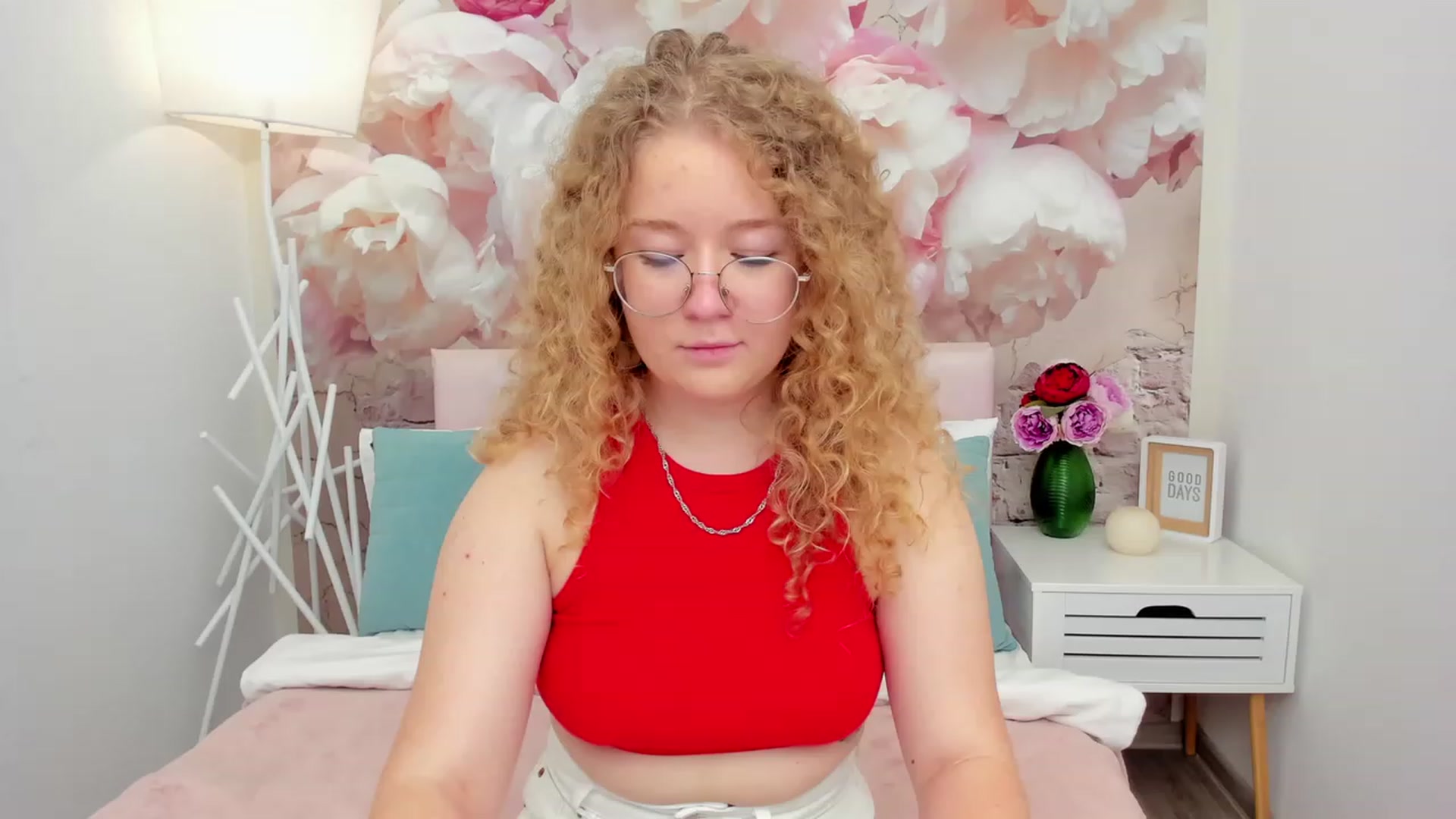 Gallery image thumbnail from CurlyLoverr's myfreecams stream on, 10/21/2023, 14:29 image 9 of 20