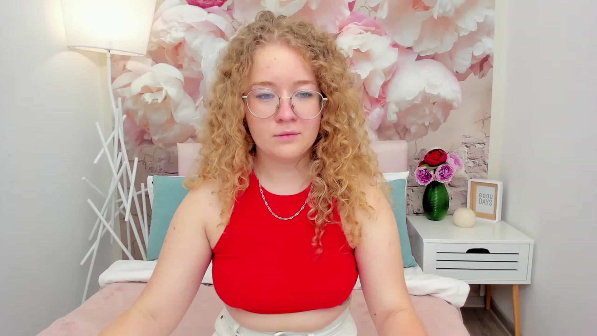 Gallery image thumbnail from CurlyLoverr's myfreecams stream on, 10/21/2023, 14:29 image 8 of 20
