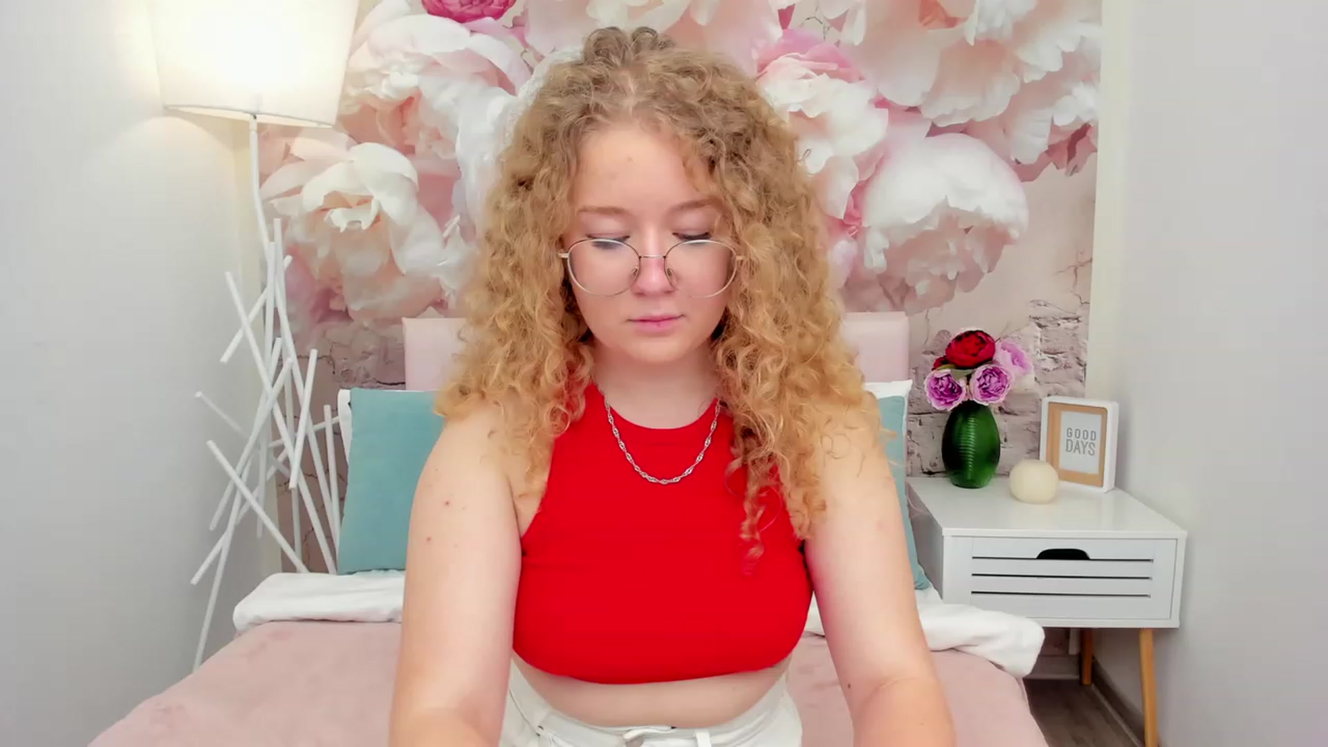 Gallery image thumbnail from CurlyLoverr's myfreecams stream on, 10/21/2023, 14:29 image 5 of 20