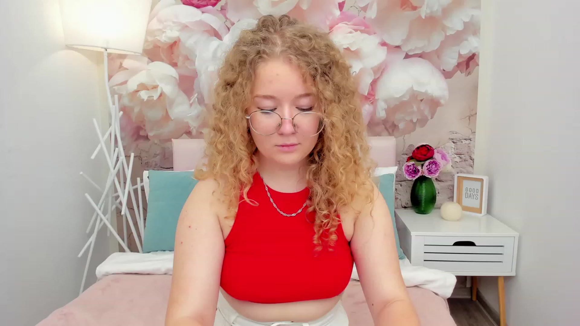 Gallery image thumbnail from CurlyLoverr's myfreecams stream on, 10/21/2023, 14:29 image 16 of 20