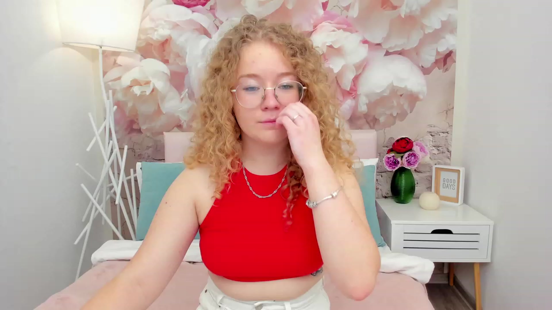 Gallery image thumbnail from CurlyLoverr's myfreecams stream on, 10/21/2023, 14:29 image 11 of 20