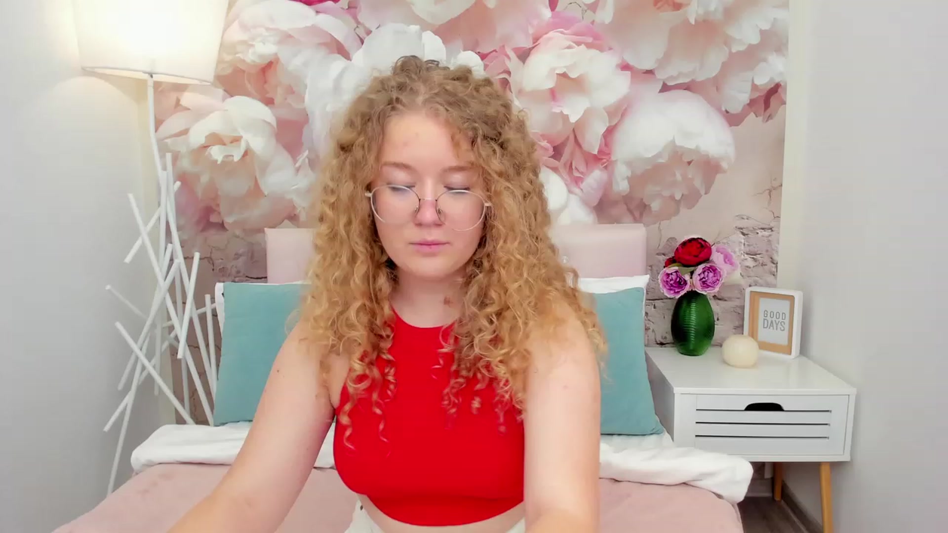 Gallery image thumbnail from CurlyLoverr's myfreecams stream on, 10/21/2023, 15:19 image 12 of 20