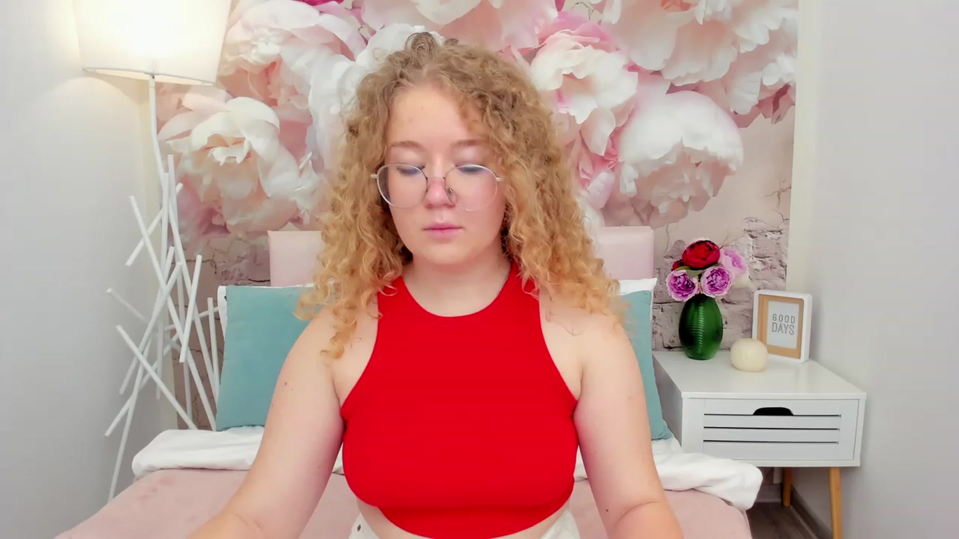 Gallery image thumbnail from CurlyLoverr's myfreecams stream on, 10/21/2023, 15:19 image 8 of 20