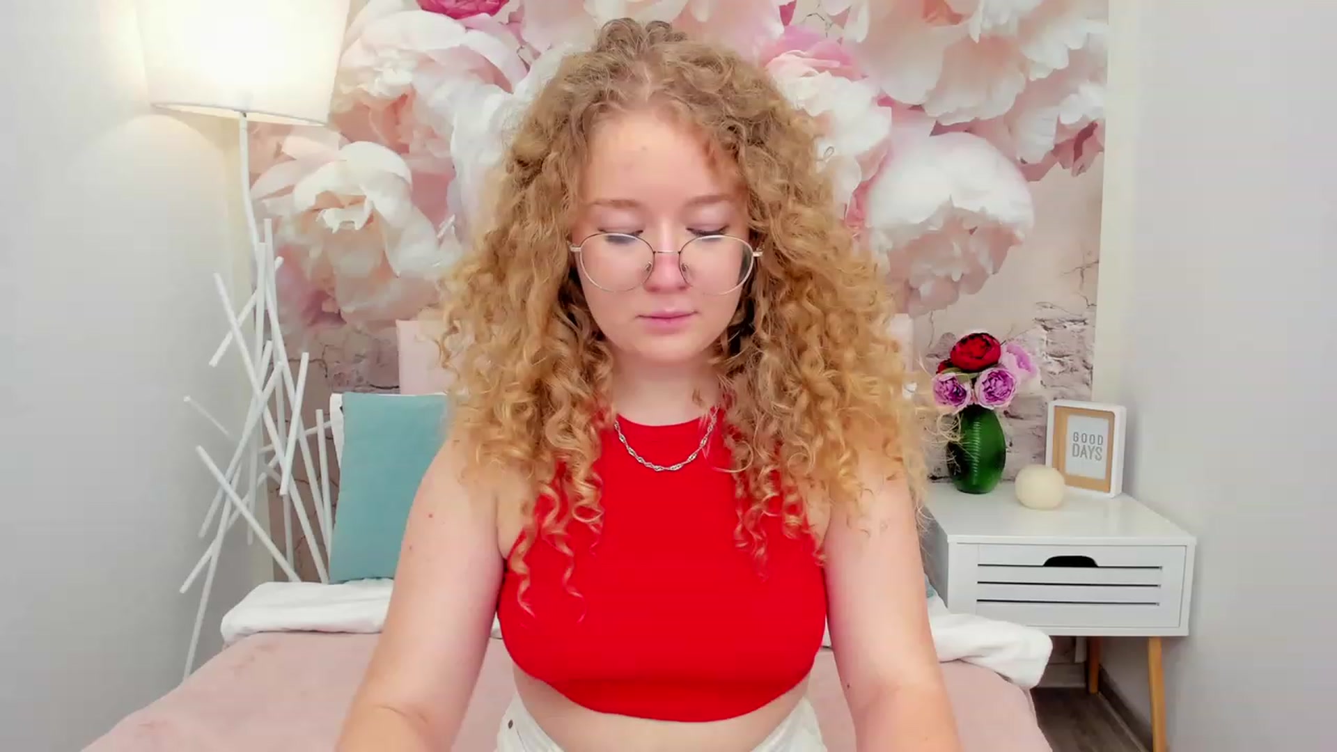 Gallery image thumbnail from CurlyLoverr's myfreecams stream on, 10/21/2023, 15:19 image 2 of 20