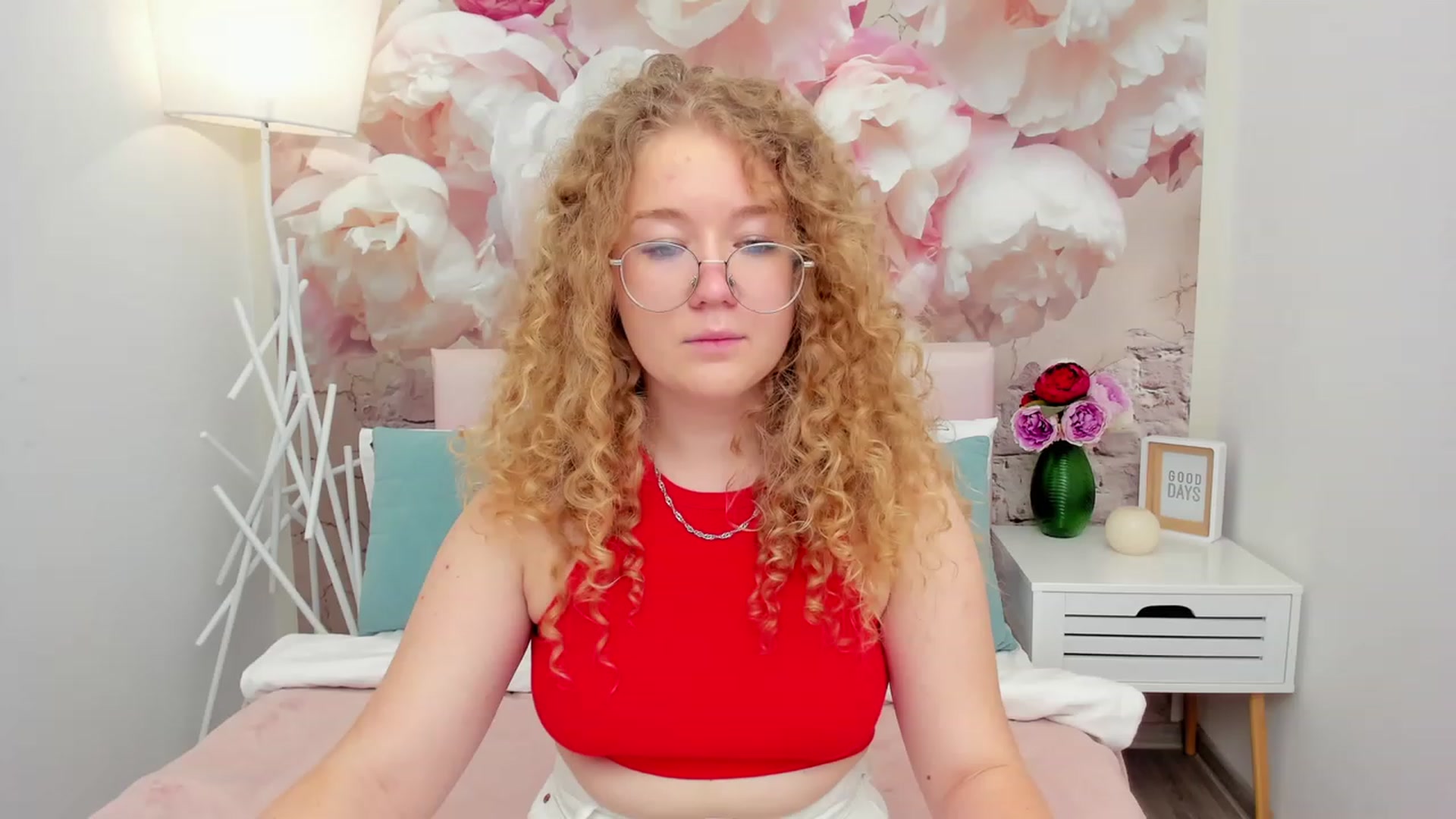 Gallery image thumbnail from CurlyLoverr's myfreecams stream on, 10/21/2023, 15:19 image 5 of 20